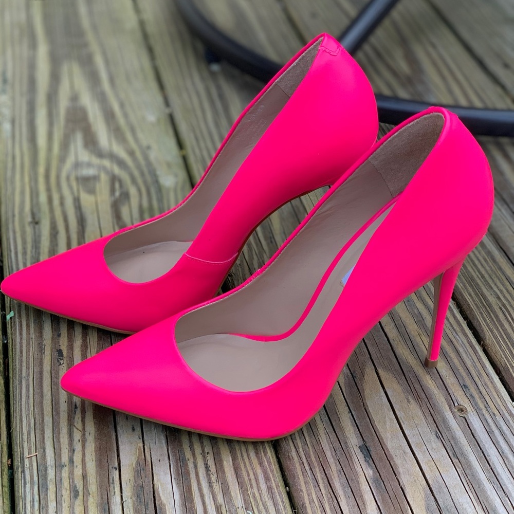 NEW Steve Madden Daisie Pumps - Neon Pink